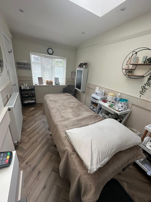 Mocha oak herringbone in beauty salon main room