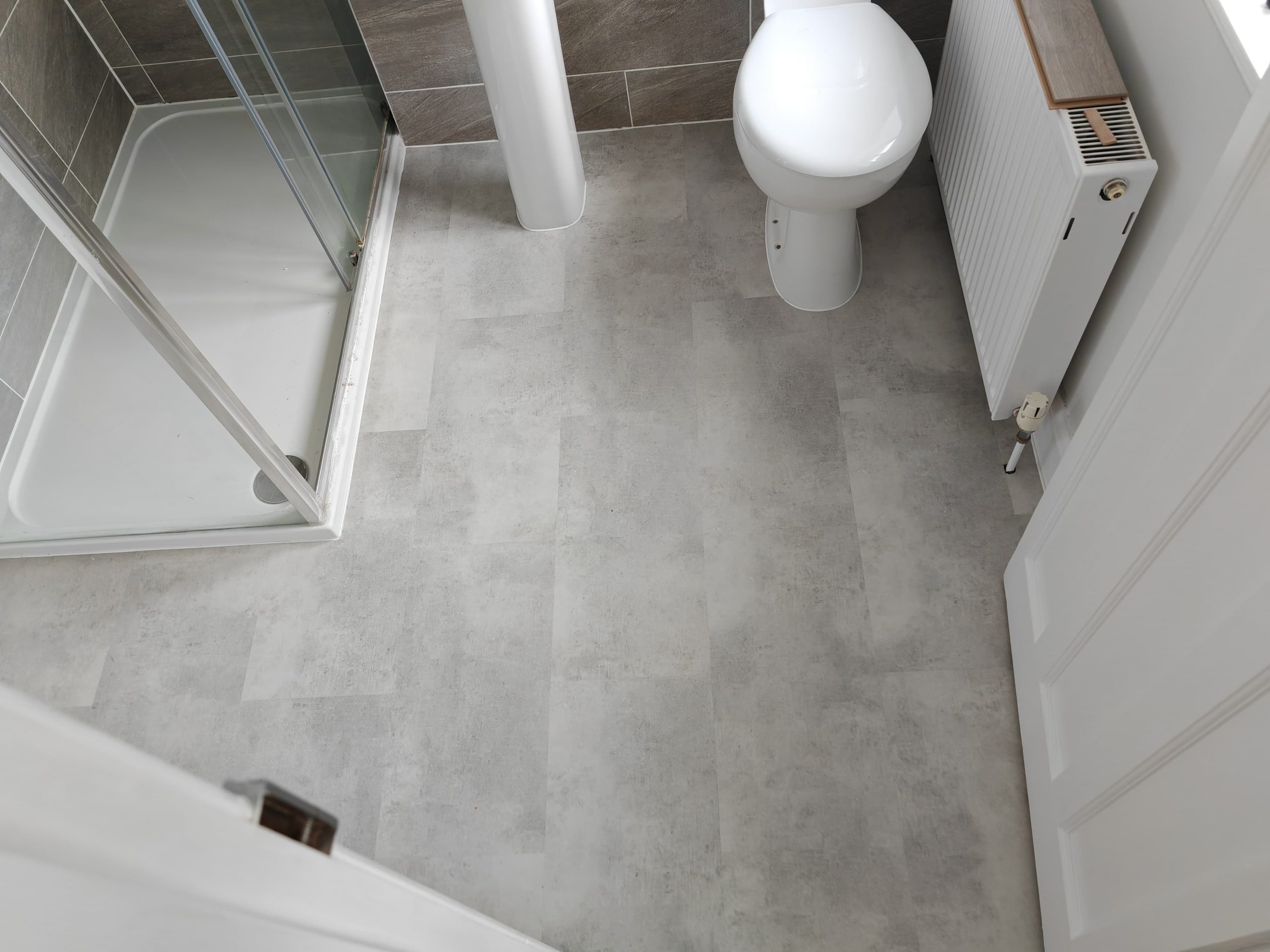 Flint Grey SPC Tile bathroom